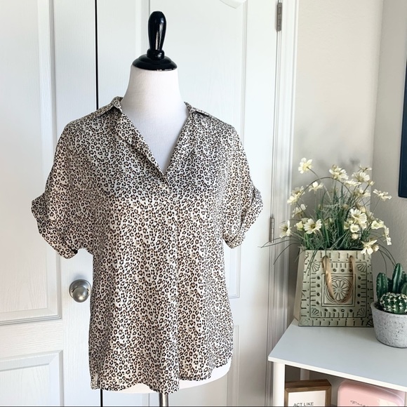 All in Favor Leopard Print V-neck Top - Picture 2 of 14